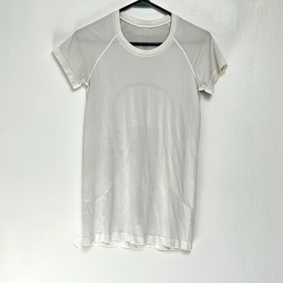 Lululemon Swiftly Tech Short Sleeve Top Sz 6 Silver White - Picture 5 of 9